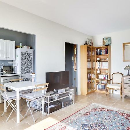 Charming Apartment With Terrace By Weekome Париж Екстериор снимка