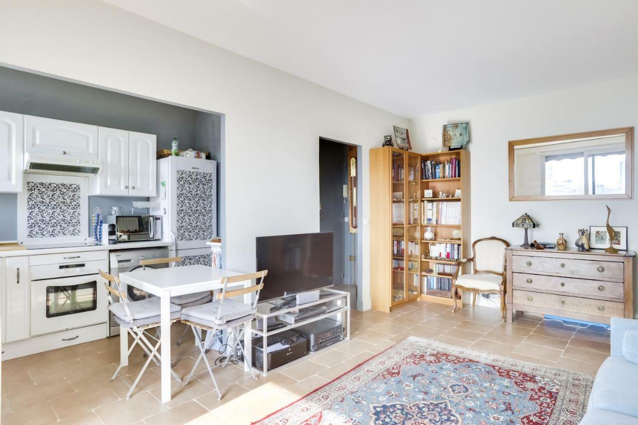 Charming Apartment With Terrace By Weekome Париж Екстериор снимка